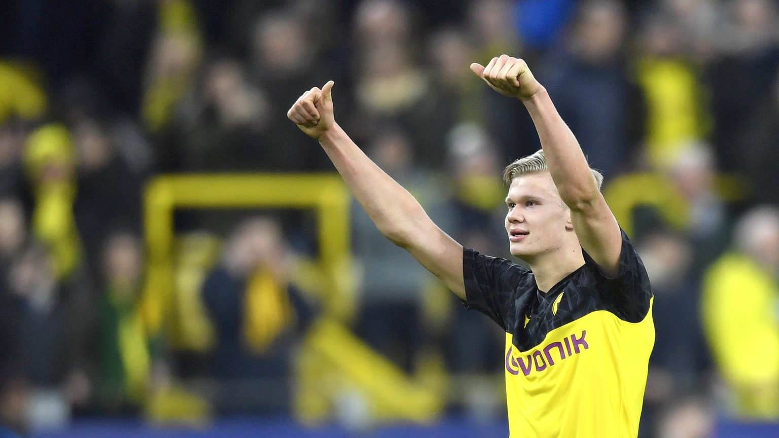 Dortmund&#039;s Erling Braut Haaland gives thumbs up at the end of the Champions League round of 16 first leg soccer match between Borussia Dortmund and Paris Saint Germain in Dortmund, Germany, Tuesd ...