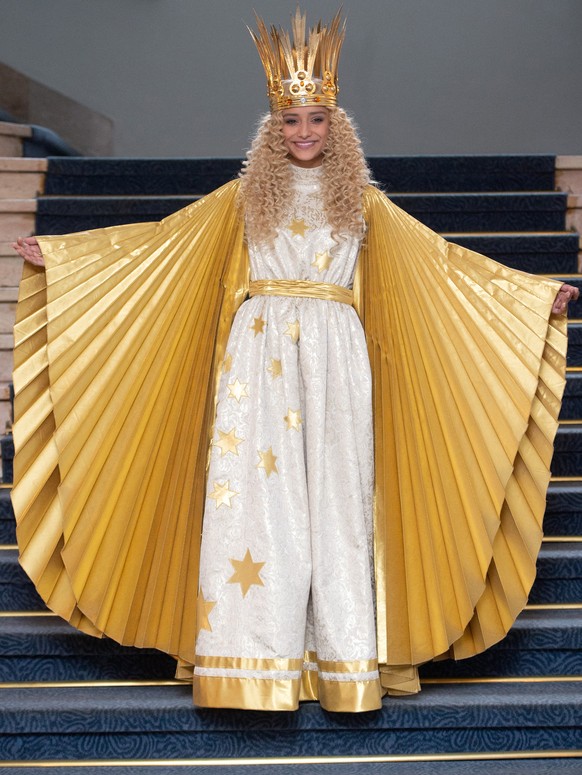 epa07991067 The Nuremberg Christ Child, the 17-year-old Benigna Munsi, appears in her regalia dressed with crown, wig and wings as the christ child at the Nuremberg state theater, in Nuremberg, German ...