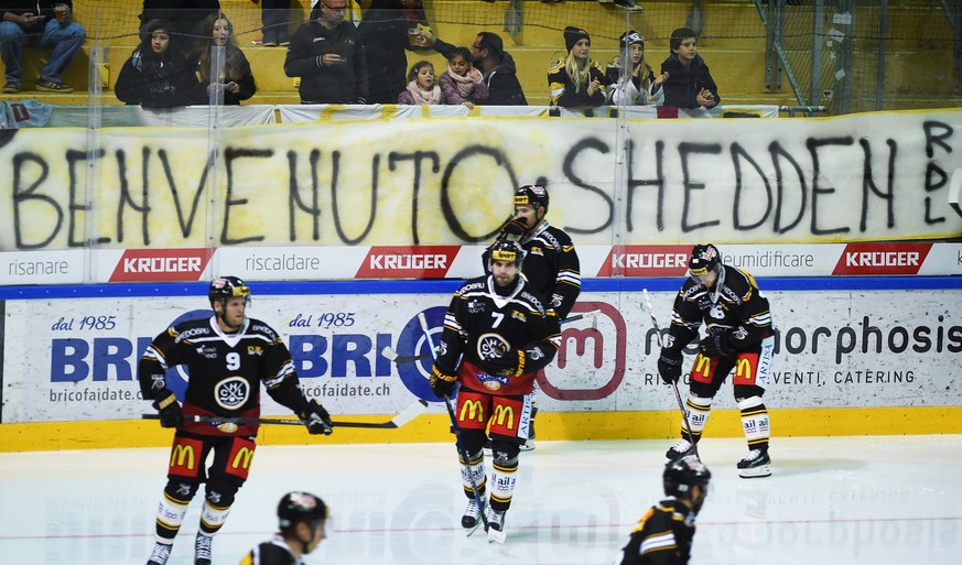 Die Fans des HC Lugano heissen ihren Hoffnungsträger mit einem Spruchband willkommen.