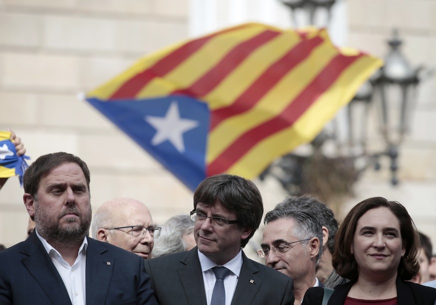 From left to right: Catalan regional Vice-President Oriol Junqueras, Catalan President Carles Puigdemont and Barcelona&#039;s mayor Ada Colau stands outside during a protest called by pro-independence ...