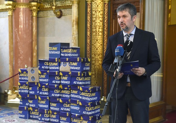 epa07627998 Independent Hungarian MP Akos Hadhazy speaks during a press conference in the parliament building in Budapest, Hungary, 05 June 2019, after the Hungarian opposition parties have collected  ...