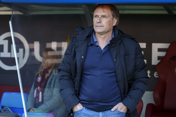 Alain Geiger, coach of Servette FC, looks his players, during the Challenge League soccer match of Swiss Championship between Servette FC and FC Chiasso, at the Stade de Geneve stadium, in Geneva, Swi ...