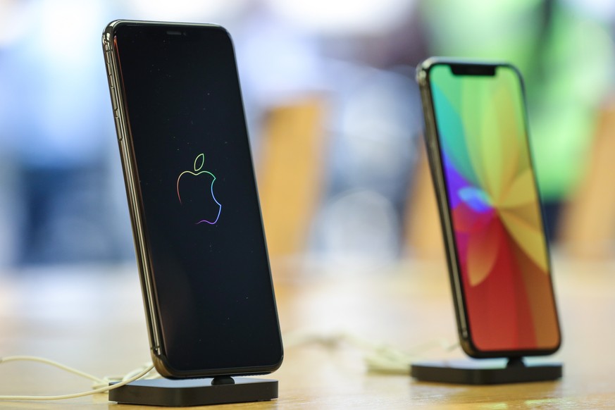 epa07270854 (FILE) - The new iPhone Xs Max and Xs models are displayed during a launch of new products at an Apple Store in Frankfurt Main, Germany, 21 September 2018 (reissued 09 January 2019). The N ...
