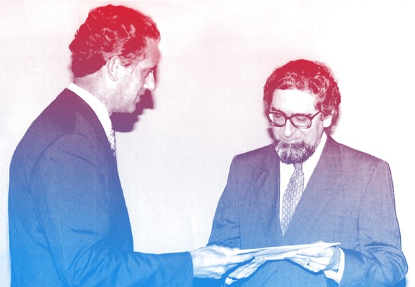 Verhängnisvoller Entscheid: Der Schweizer EU-Botschafter Benedikt von Tscharner (links) übergibt dem EU-Kommissar Jose Cesar Pauldouro das Neves am 26. Mai 1992 das Beitrittsgesuch zur EU.