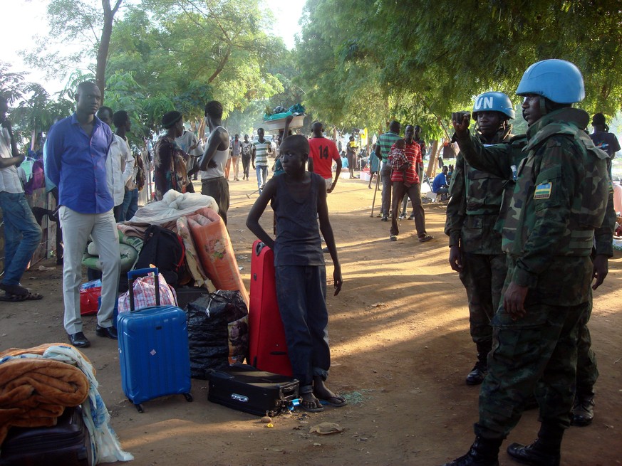 epa05426410 A handout photograph released on 15 July 2016 by the United Nations Mission in South Sudan (UNMISS) shows displaced people inside The Tomping base of the UNMISS, Juba, South Sudan, 14 July ...