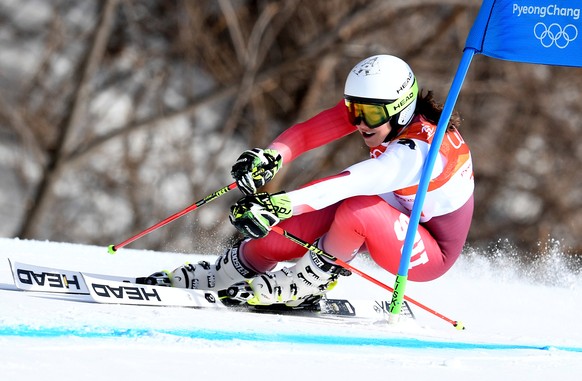 epa06526910 Wendy Holdener of Switzerland in action during the Women&#039;s Giant Slalom 2nd run at the Yongpyong Alpine Centre during the PyeongChang 2018 Olympic Games, South Korea, 15 February 2018 ...