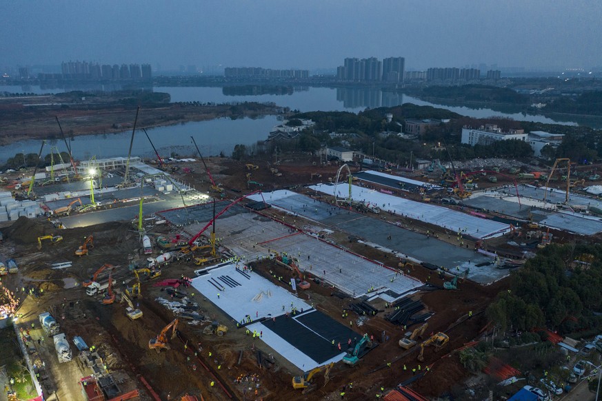 epa08175302 A general aerial view of the construction site of the 1,000-bed Huoshenshan temporary hospital for 2019-nCoV (coronavirus) patients in Wuhan, central China&#039;s Hubei province in China,  ...