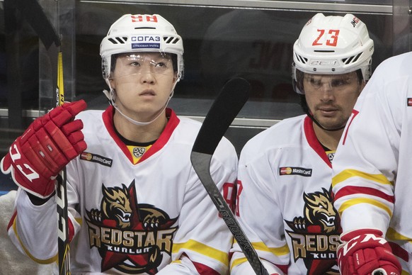 Kunlun Red Star&#039;s Rudi Ying, left, and Alexei Ponikarovsky sit on the bench during the Kontinental Hockey League match between Spartak and Kunlun Red Star, in Moscow, Russia, Saturday, Oct. 1, 20 ...