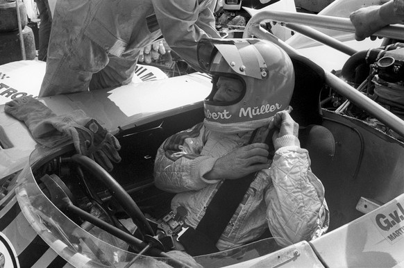 Herbert Mueller, Autorennfahrer, vor dem Start zu einem Rennen, undatierte Aufnahme. (KEYSTONE/Str)