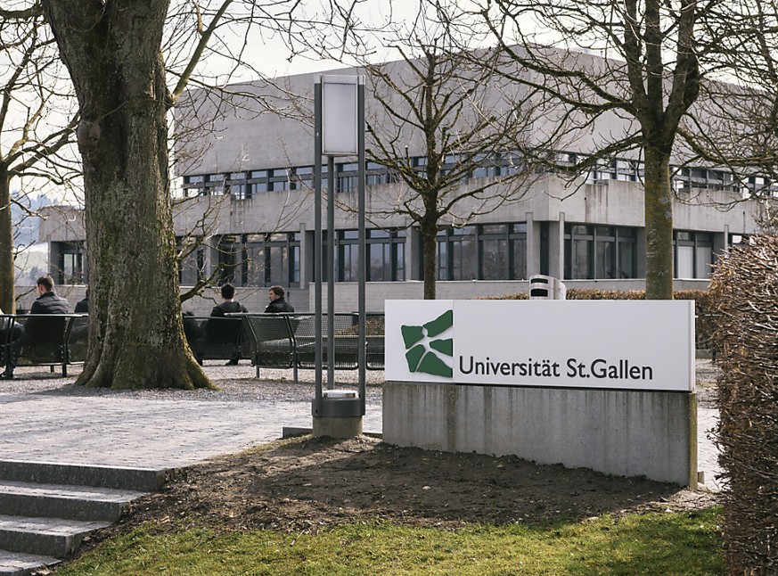 Die Universität St. Gallen hat über Konsequenzen aus der vor einem Jahr aufgedeckten Spesenaffäre informiert: Ein Professor hat gekündigt, ein Dozent erhielt einen schriftlichen Verweis, ein weiteres  ...