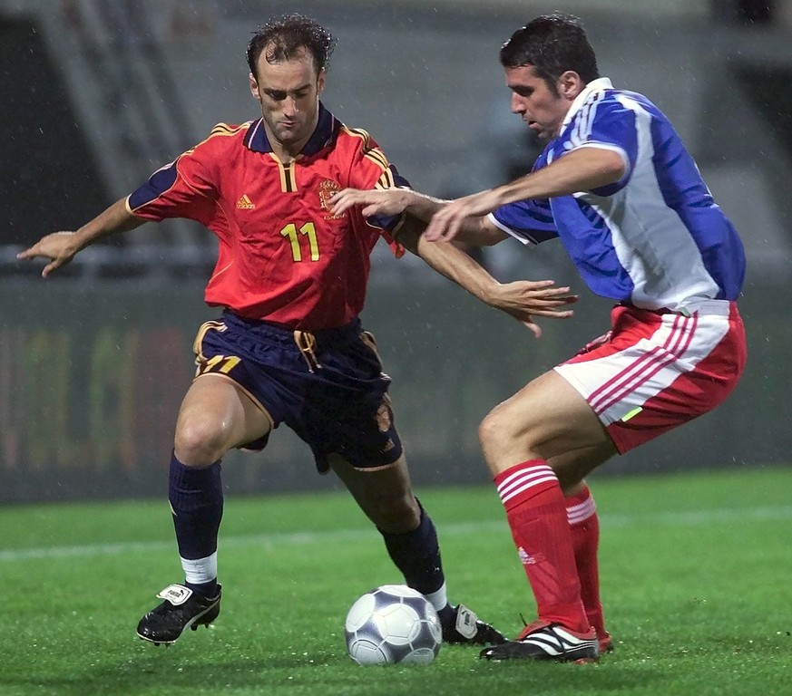 Spain&#039;s Joseba Etxeberria, left, fights for the ball with Liechtenstein&#039;s Frederic Gigon, right, during the Soccer World Championship qualifying match of group 7, between Liechtenstein and S ...