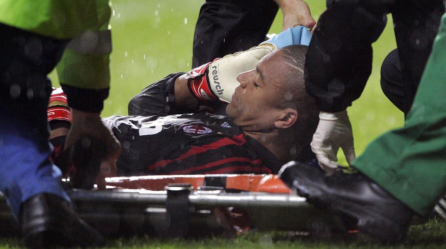 AC Milan&#039;s goalkeeper Nelson Dida on the ground injured during their Champions League Group D soccer match against Celtic at Celtic Park, Glasgow, Scotland, Wednesday, Oct. 3, 2007. Celtic won 2- ...