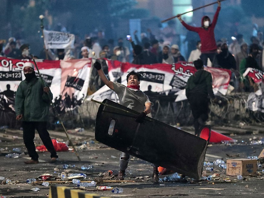 In Indonesiens Hauptstadt Jakarta gab es am Donnerstag wiederum Proteste gegen die Wiederwahl von Präsident Joko Widodo.