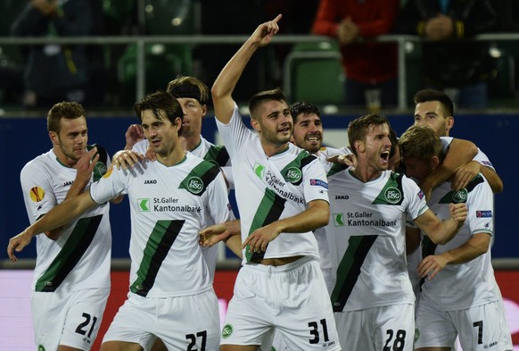Die Spieler des FC St.Gallen feiern beim 2:0-Heimsieg gegen Kuban Krasnodar aus Russland.