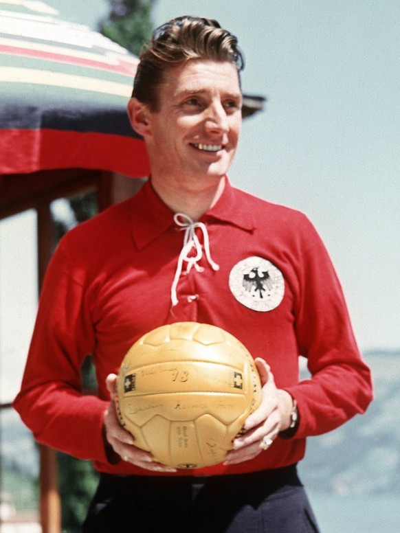 JAHRESRUECKBLICK 2002 - PEOPLE - FRITZ WALTER, GESTORBEN AM 17. JUNI 2002: A photo dated 1954 of German soccer legend Fritz Walter. The former national team player and honorary leader of the team died ...