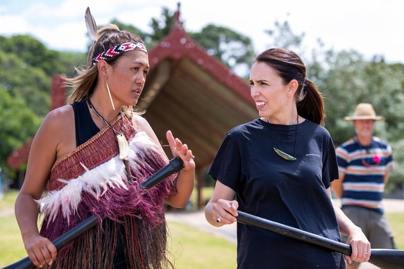 epa08193979 New Zealand Prime Minister Jacinda Ardern (R) receives rowing instructions prior to a paddle with a Waka crew prior to Waitangi Day in Waitangi, New Zealand, 05 February 2020. Waitangi Day ...