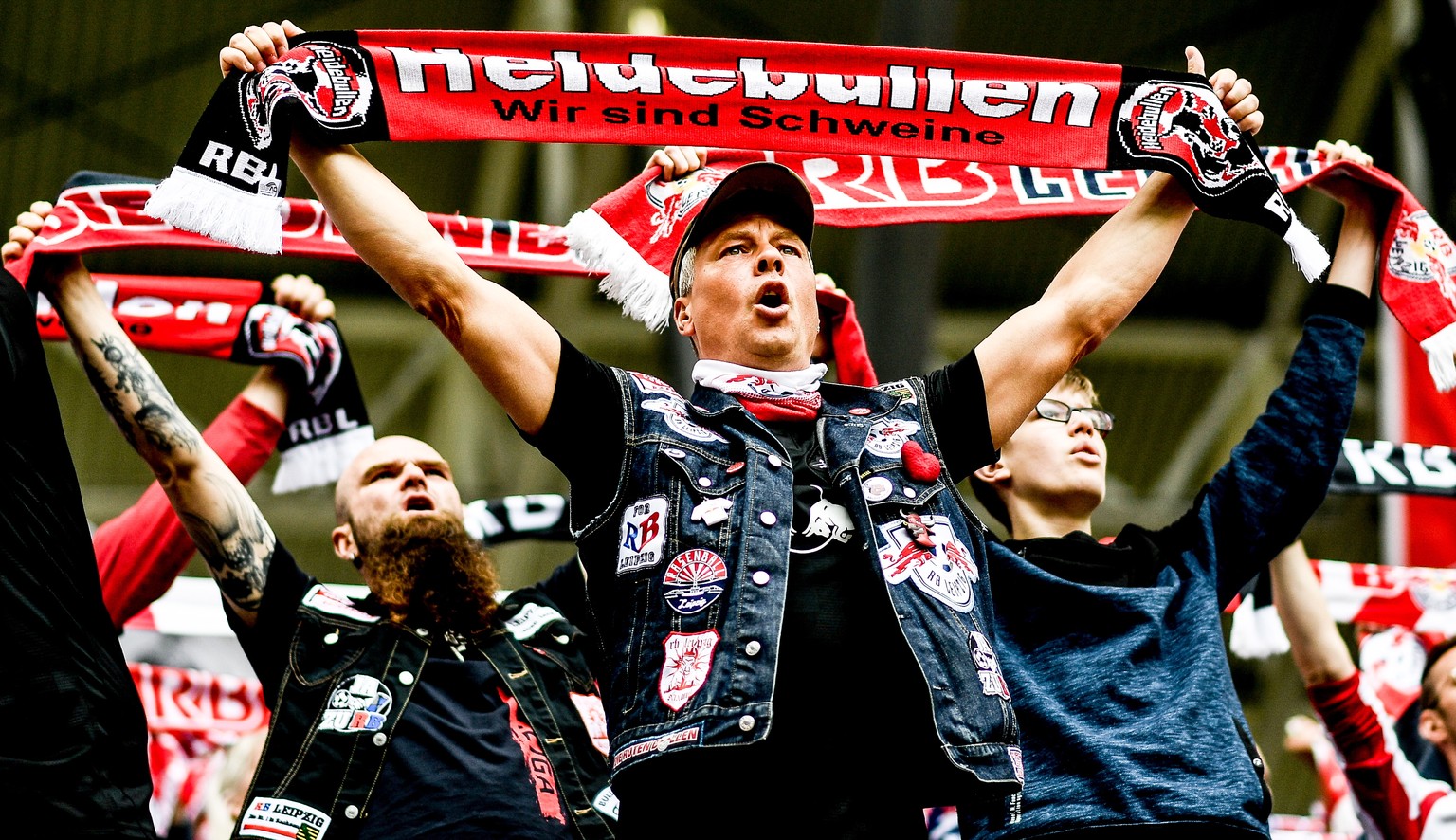 epa07531995 Leipzig fans prior to the German Bundesliga soccer match between RB Leipzig and SC Freiburg in Leipzig, Germany, 27 April 2019. EPA/FILIP SINGER CONDITIONS - ATTENTION: The DFL regulations ...