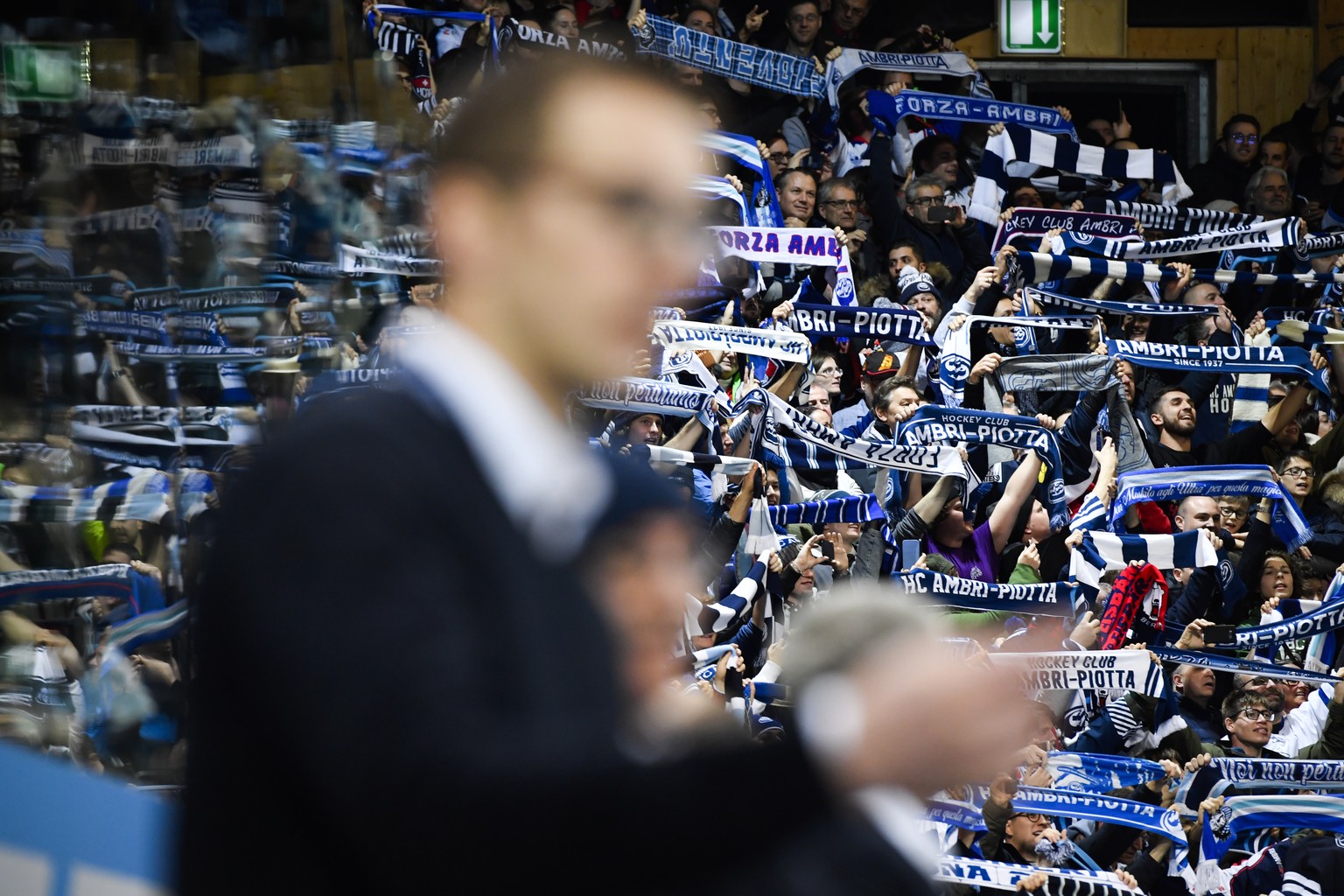 epa08091001 Fans of Ambri celebrate behind Ambri&#039;s Headcoach Luca Cereda during the game between HC Ambri-Piotta and Salavat Yulaev Ufa, at the 93th Spengler Cup ice hockey tournament in Davos, S ...
