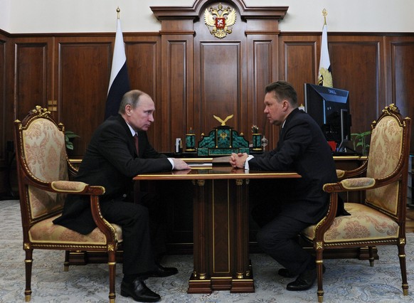 epa05187221 Russian President Vladimir Putin (L) meets with Gazprom CEO Alexei Miller (R) at the Kremlin in Moscow, Russia, 29 February 2016. EPA/MIKHAIL KLIMENTYEV/SPUTNIK/KREMLIN POOL MANDATORY CRED ...
