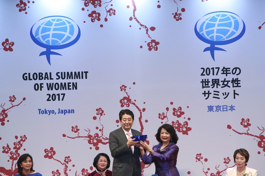 Japanese Prime Minister Shinzo Abe receives the Global Women&#039;s Leadership Award from Philippines&#039; Irene Natividad, second from right, president of the Global Summit of Women (GSW), at the op ...