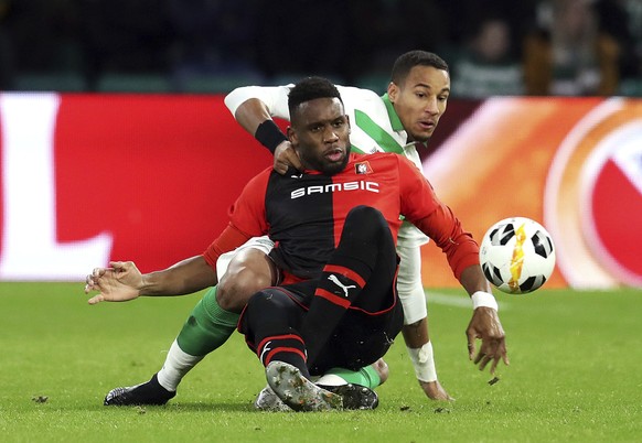Celtic&#039;s Christopher Jullien, background and Rennes&#039; Jordan Siebatcheu battle for the ball, during the Europa League Group E match between Celtic annd Rennes at Celtic Park, in Glasgow, Scot ...