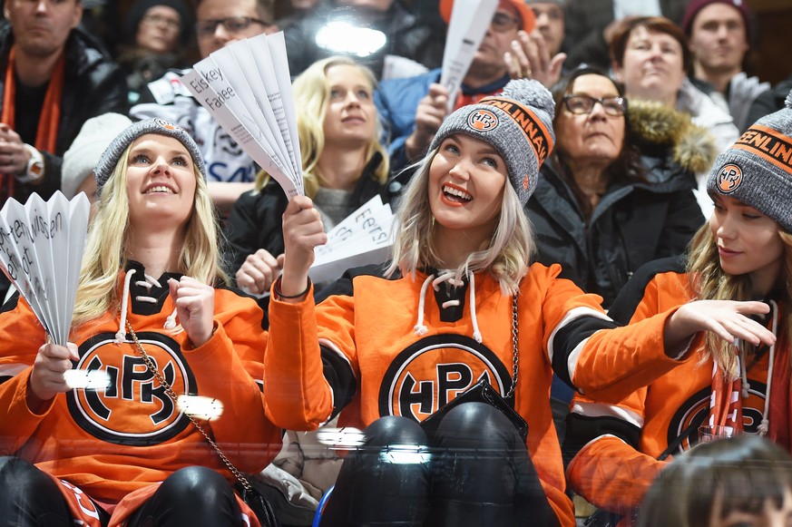 HPK`s supporters during the game between Haemeenlinna PK and Dinamo Riga at the 91th Spengler Cup ice hockey tournament in Davos, Switzerland, Wednesday, December 27, 2017. (KEYSTONE/Melanie Duchene)