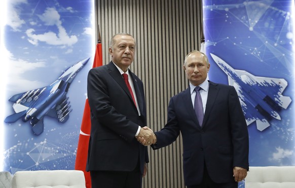 epa07797282 Russian President Vladimir Putin (R) and Turkish President Recep Tayyip Erdogan (L) shake hands during their meeting on the sidelines of the MAKS-2019 International Aviation and Space Salo ...