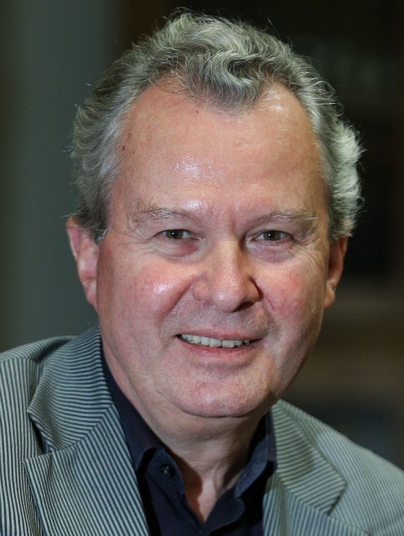 Der 61-jährige Christoph Rehmann-Sutter ist Professor für Theorie und Ethik der Biowissenschaften an der Universität zu Lübeck. Er hatte Gastprofessuren am King's College London und an der London Scho ...