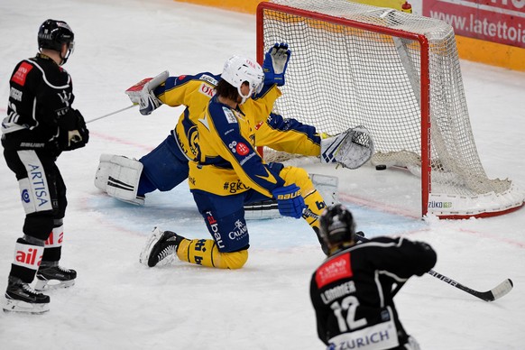 Lugano?s player Dominic Lammer eight make the 1 - 0 goal, during the preliminary round game of National League A (NLA) Swiss Championship 2019/20 between HC Lugano and HC Davos at the ice stadium Corn ...