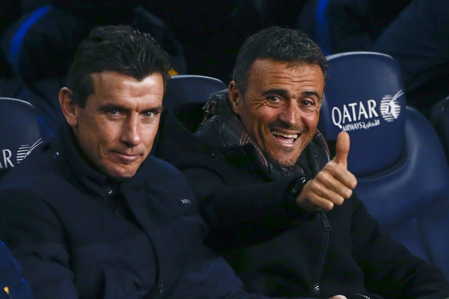 epa05711670 FC Barcelona&#039;s coach Luis Enrique (R) and his assitant Juan Carlos Unzue at the bench during the King&#039;s Cup round of 16 second leg match between FC Barcelona and Athletic Bilbao  ...