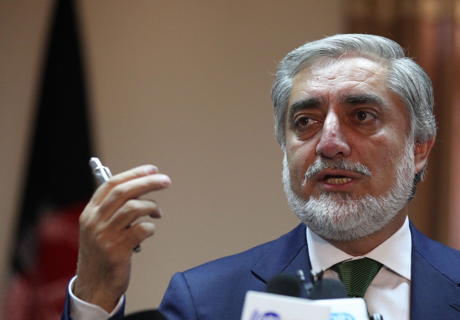 Präsidentschaftskandidat Abdullah Abdullah fordert den Stopp der Stimmenauszählung.