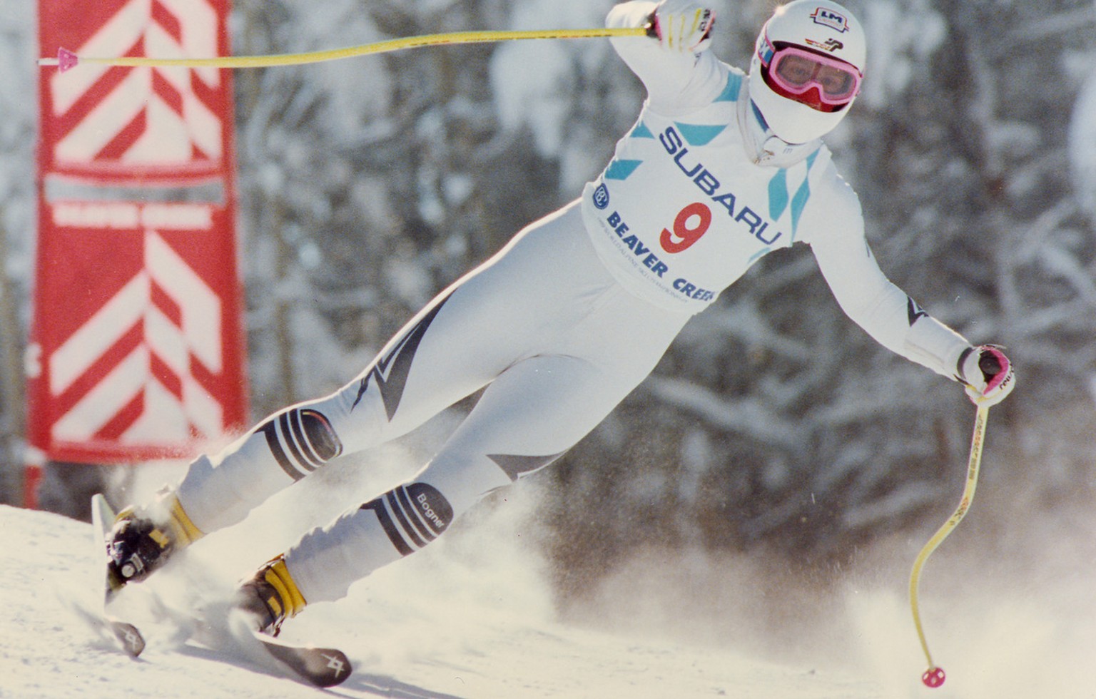 EN ROUTE TO GOLD: West Germany«s Hansjoerg Tauscher flies past a course gate on the men«s downhill Monday, Febr. 06, 1989, headed for a gold-medal victory in the World Alpine Ski Championships from Va ...