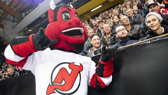 The mascot &quot;NJ Devil&quot; of New Jersey Devils is pictured during a NHL friendly game between Switzerland&#039;s SC Bern and New Jersey Devils, this Monday, October 1, 2018, at the Postfinance A ...