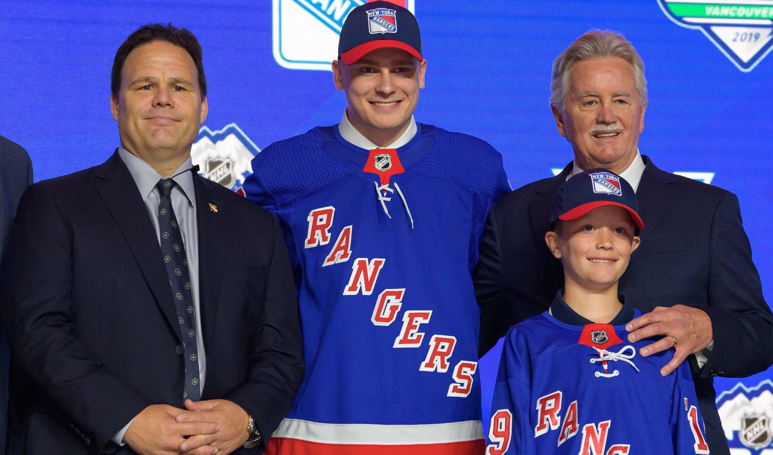 VANCOUVER, BC - JUNE 21: Kaapo Kakko poses for a photo onstage after being selected second overall by the New York Rangers during the first round of the 2019 NHL, Eishockey Herren, USA Draft at Rogers ...