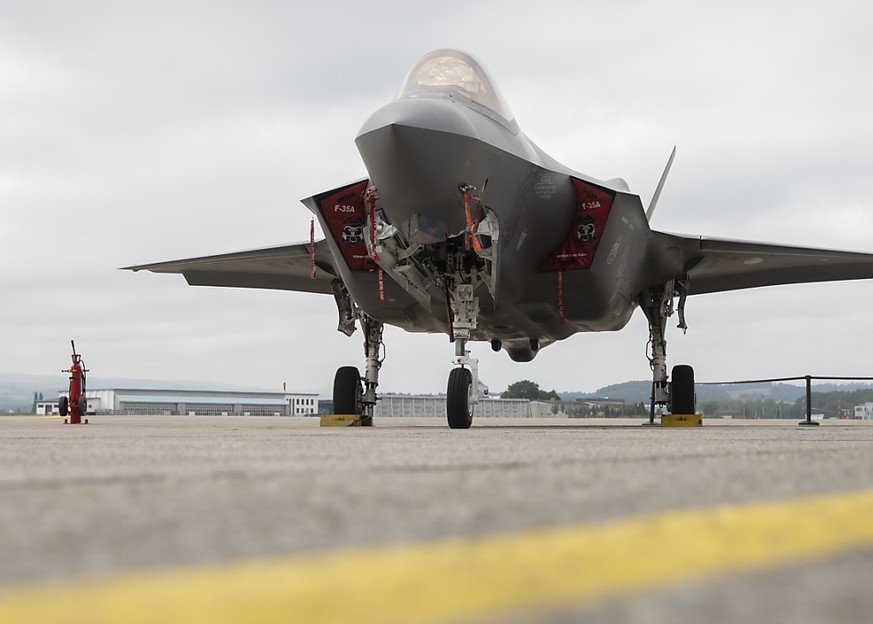 Das Volk soll über den Kauf neuer Kampfjets abstimmen können. Linke und armeekritische Kreise haben das Referendum lanciert. (Archivbild)