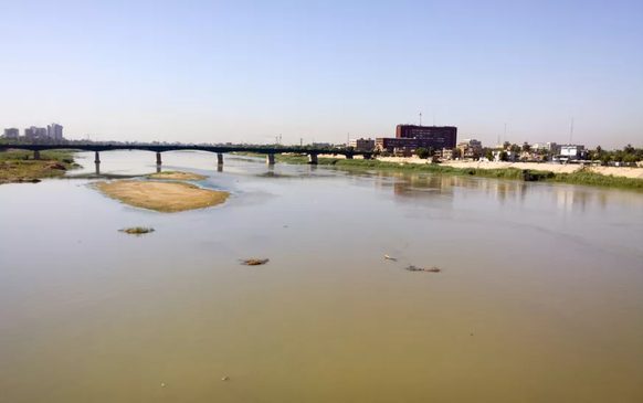 Der Tigris bei Bagdad: Im Sommer 2018 erreichte der Wasserpegel historische Tiefstände, nun hat die Türkei flussaufwärts auch noch einen gewaltigen Staudamm gebaut.