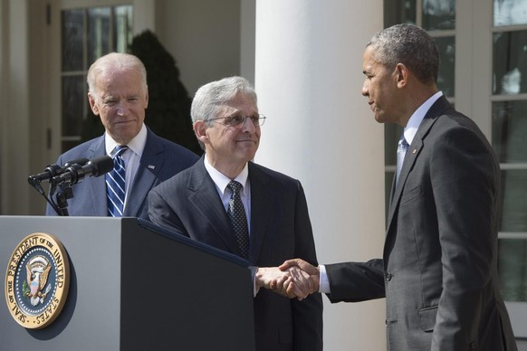 epa05214578 US President Barack Obama (R) shakes hands with his nominee to the United States Supreme Court; Merrick Garland (C), Chief Judge, US Court of Appeals, DC Circuit; beside US Vice President  ...
