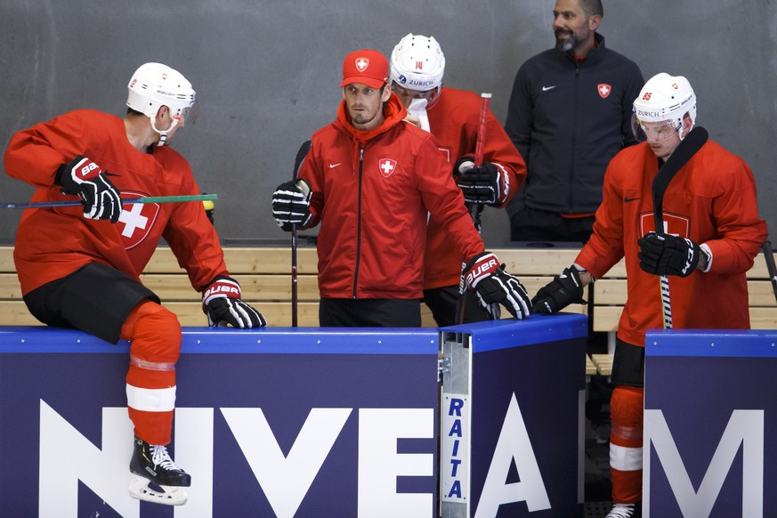 Patrick Fischer, head coach of Switzerland national ice hockey team, looks his players, during a training session of the IIHF 2018 World Championship at the practice arena of the Royal Arena, in Copen ...