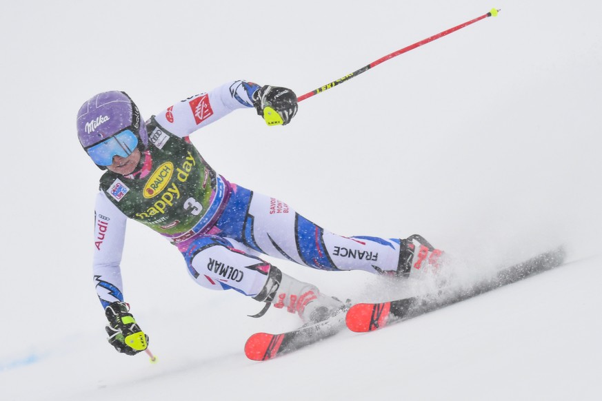 epa07123380 Tessa Worley of France in action during the first run of the Women&#039;s Giant Slalom race of the FIS Alpine Ski World Cup season opener on the Rettenbach glacier, in Soelden, Austria, on ...