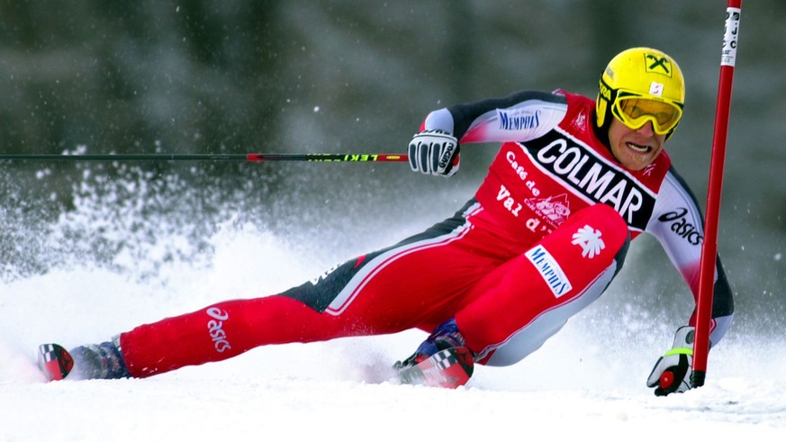 Hermann Maier from Austria speeds down to the course to take first place in the men&#039;s Ski World Cup giant slalom race in Val d&#039;Isere, France, Sunday Dec. 10, 2000. (KEYSTONE/AP Photo/Alessan ...