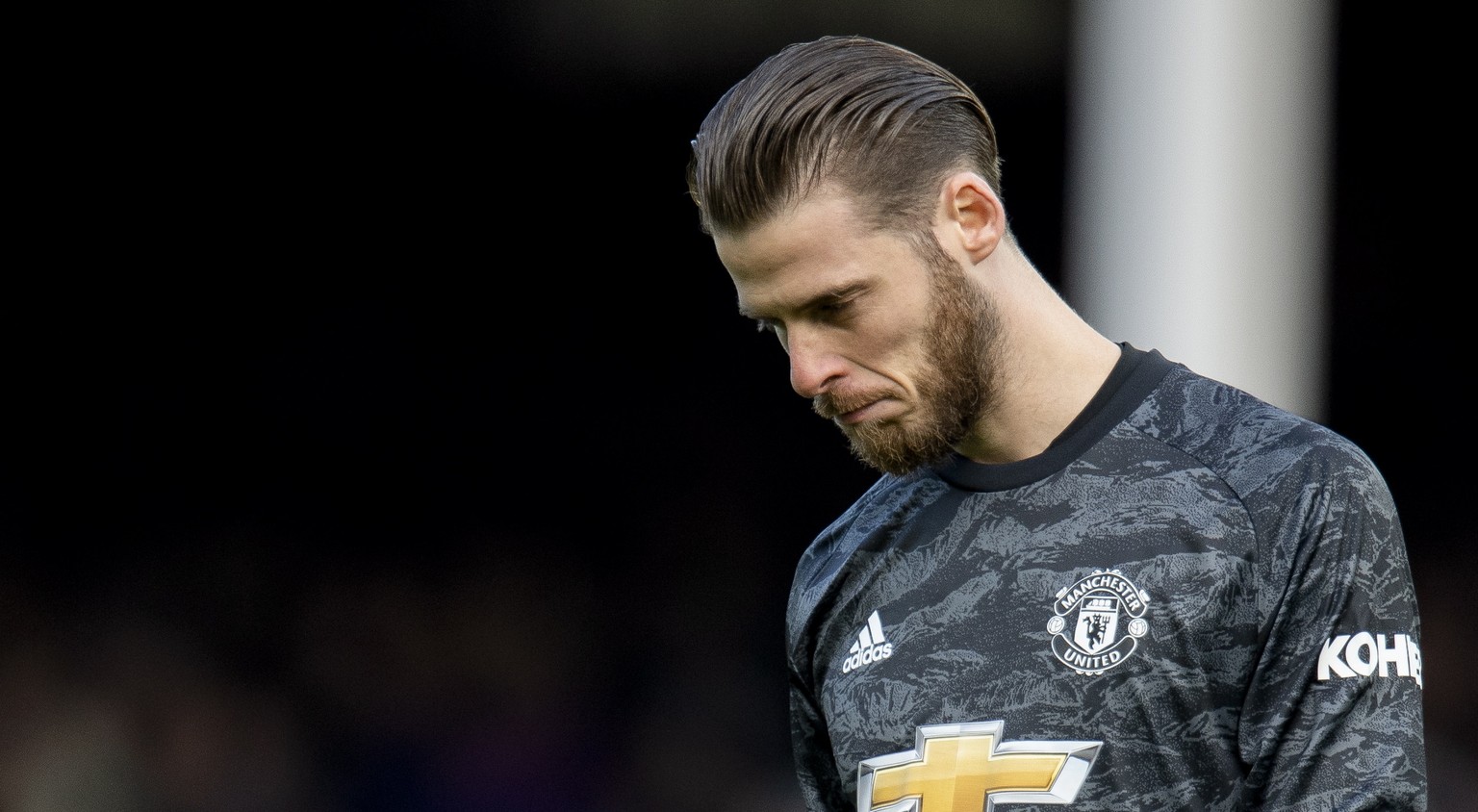 epa08262217 Manchester United goalkeeper David De Gea reacts during the English Premier League soccer match between Everton and Manchester United at Goodison Park, Liverpool, Britain, 01 March 2020. E ...