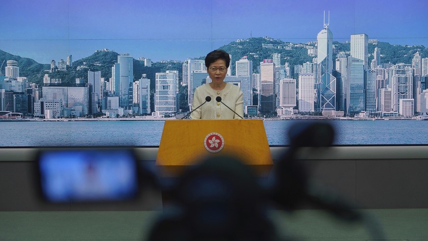 Hongkongs Regierungschefin Carrie Lam verteidigt das umstrittene neue Gesetz. Es werde Hongkongs hohes Mass an Autonomie nicht aushöhlen, behauptet die Politikerin.