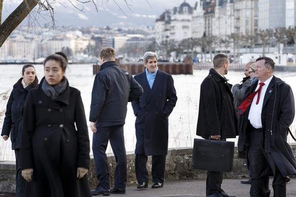 John Kerry am Genfersee mit Bodyguards.