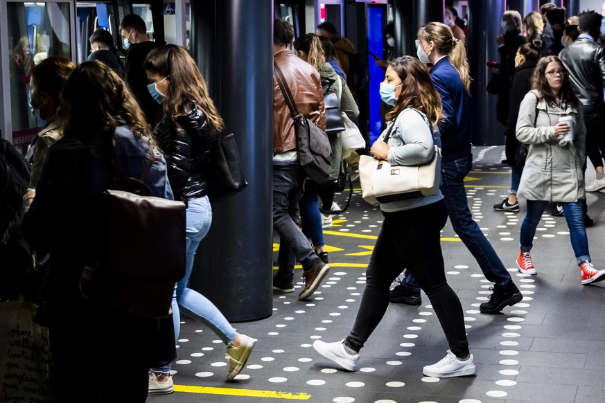 epa08414947 Commuters wait for a metro at the metro m2 station and train CFF/SBB station during the spread of the pandemic Coronavirus (COVID-19) disease in Lausanne, Switzerland, Monday, May 11, 2020 ...