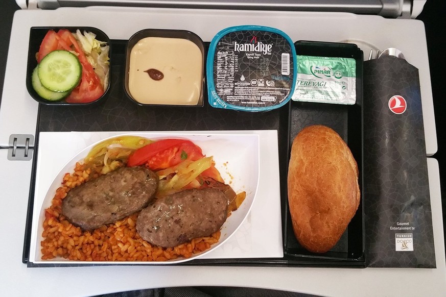 turkish airlines economy class essen food flug fliegen https://www.inflightfeed.com/turkish-airlines-2018-meal-review-business-and-economy-class/