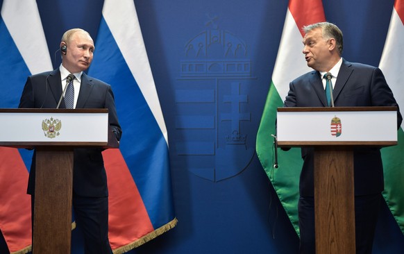 epa07960898 Russian President Vladimir Putin (L) and Hungarian Prime Minister Viktor Orban (R) attend a joint a news conference following their talks in Budapest, Hungary, 30 October 2019. Russian Pre ...