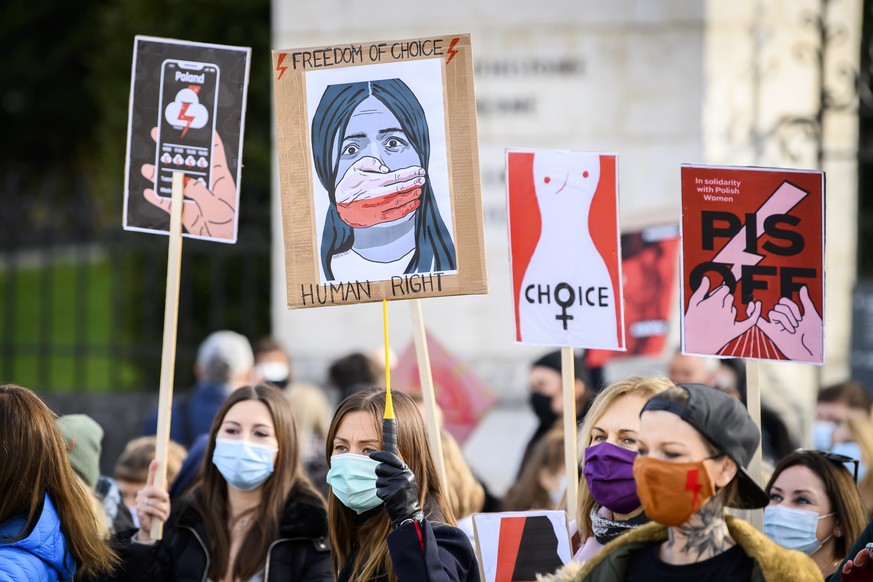 People protest in solidarity with Polish women after a top court ruled to further tighten the strict Polish abortion law, in Bern, Switzerland, on Saturday, November 7, 2020. (Anthony Anex/Keystone vi ...