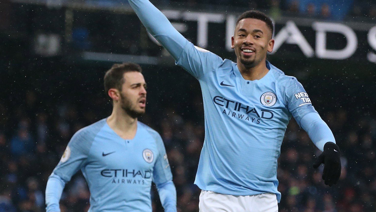 epa07233195 Manchester City&#039;s Gabriel Jesus (R) celebrates scoring during the English Premier League soccer match between Manchester City and Everton at the Etihad Stadium in Manchester, Britain, ...