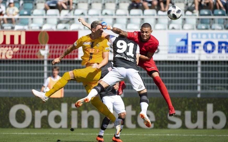 From left, Young Boys&#039;s player Christian Fassnacht, autor goal 1-0, Lugano&#039;s player Mihajlovic Dragan and Lugano&#039;s goalkeeper Baumann Noam, during the Super League soccer match FC Lugan ...