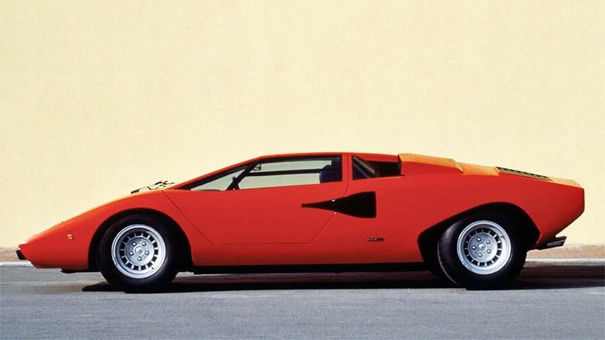 1974 Lamborghini Countach 
supercar design retro italien 
https://supercarnostalgia.com/blog/lamborghini-countach-lp400